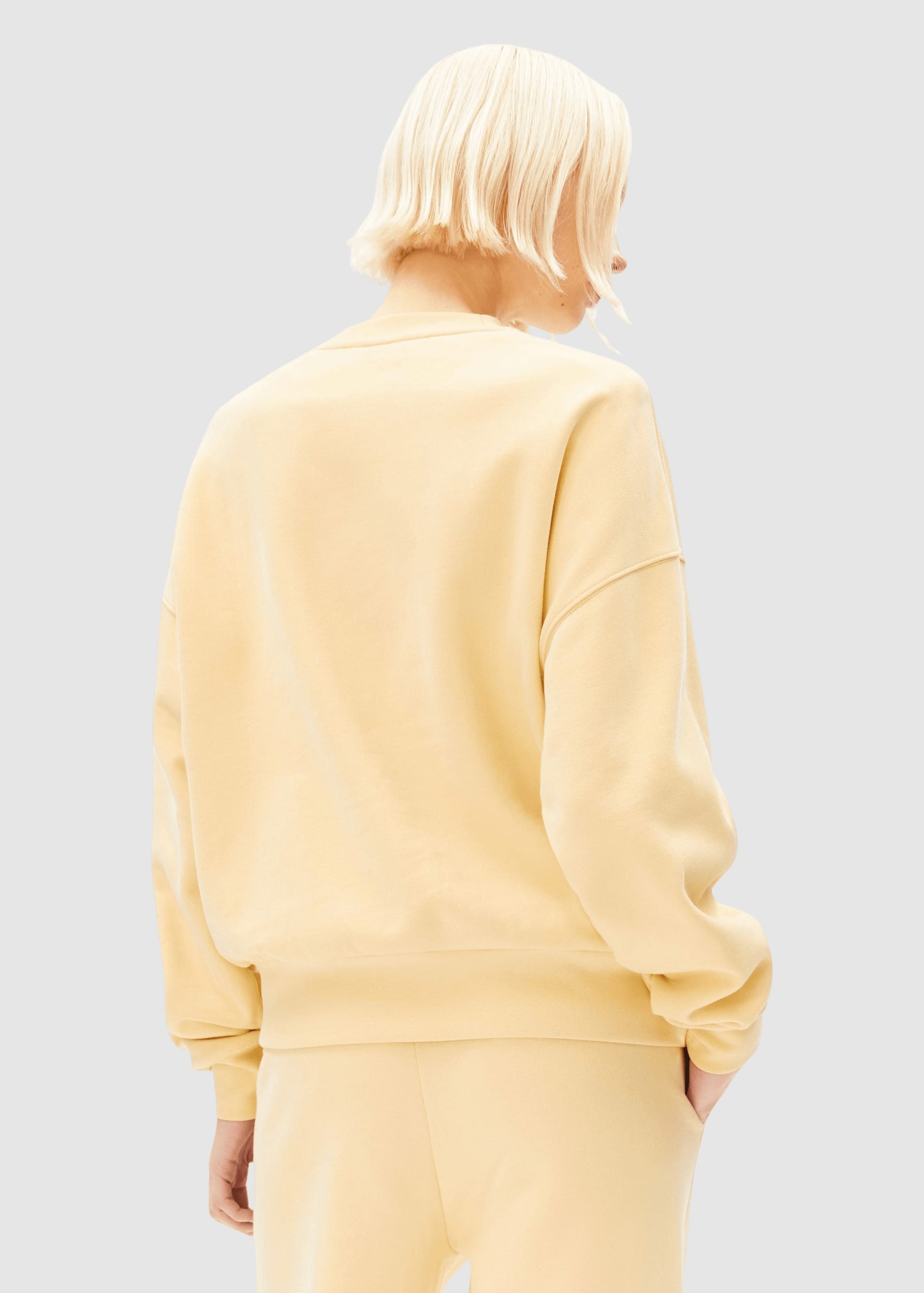 armedangels-iconic-alizaa-sweat-golden-hay-2.jpeg Iconic Å Alizaa Sweat Golden Hay