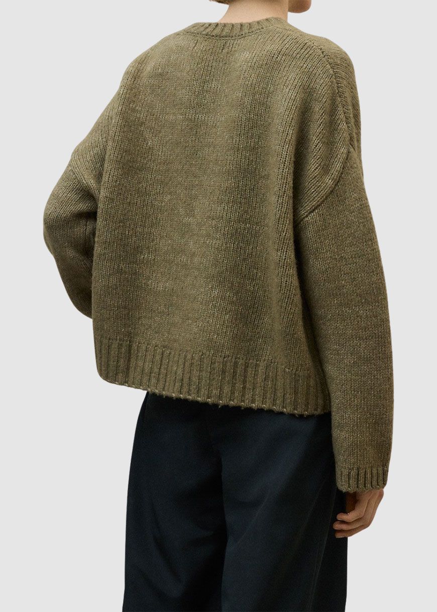 Kiwi Knit Woman