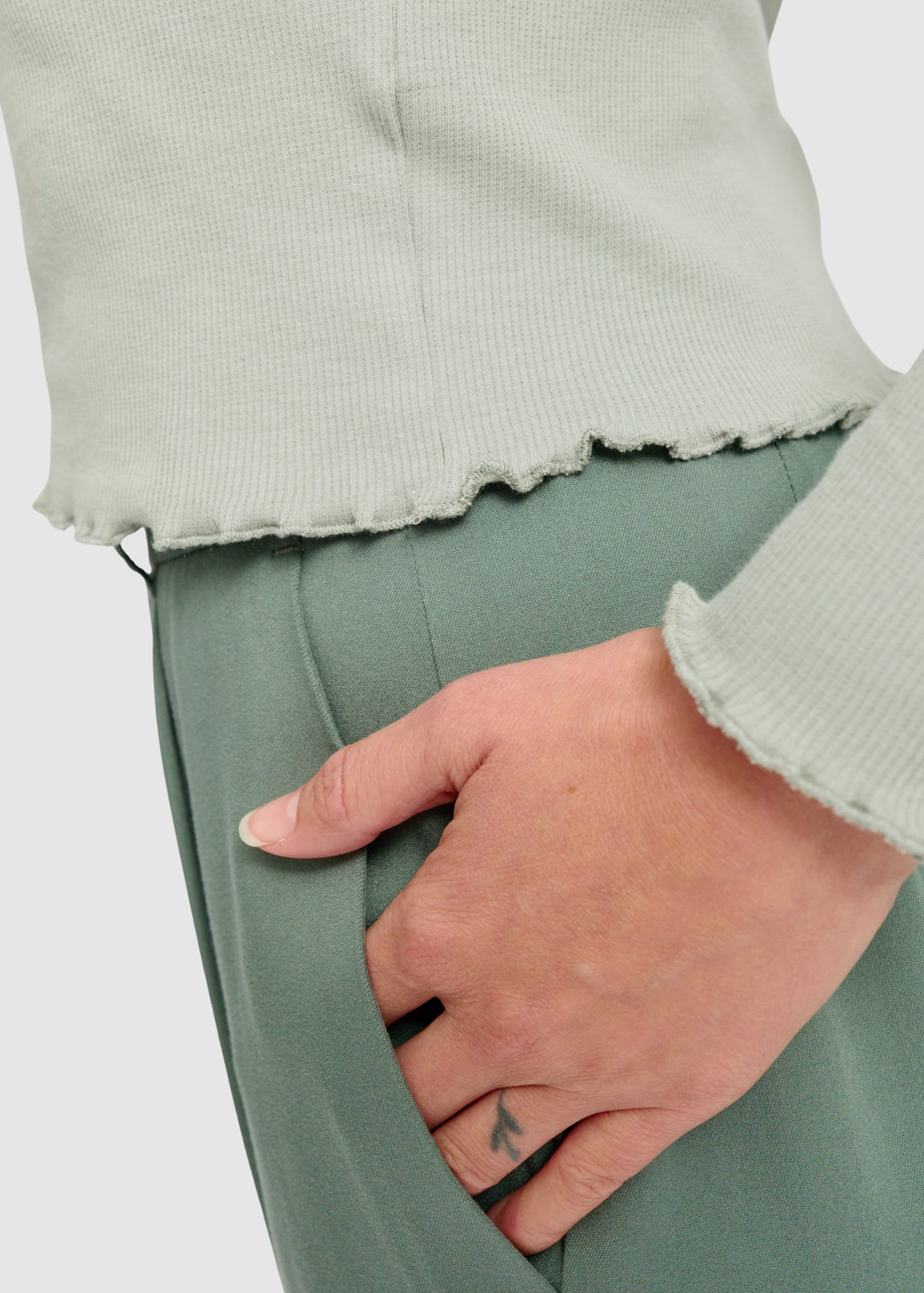 Babylock Hems Longsleeve Eucalyptus