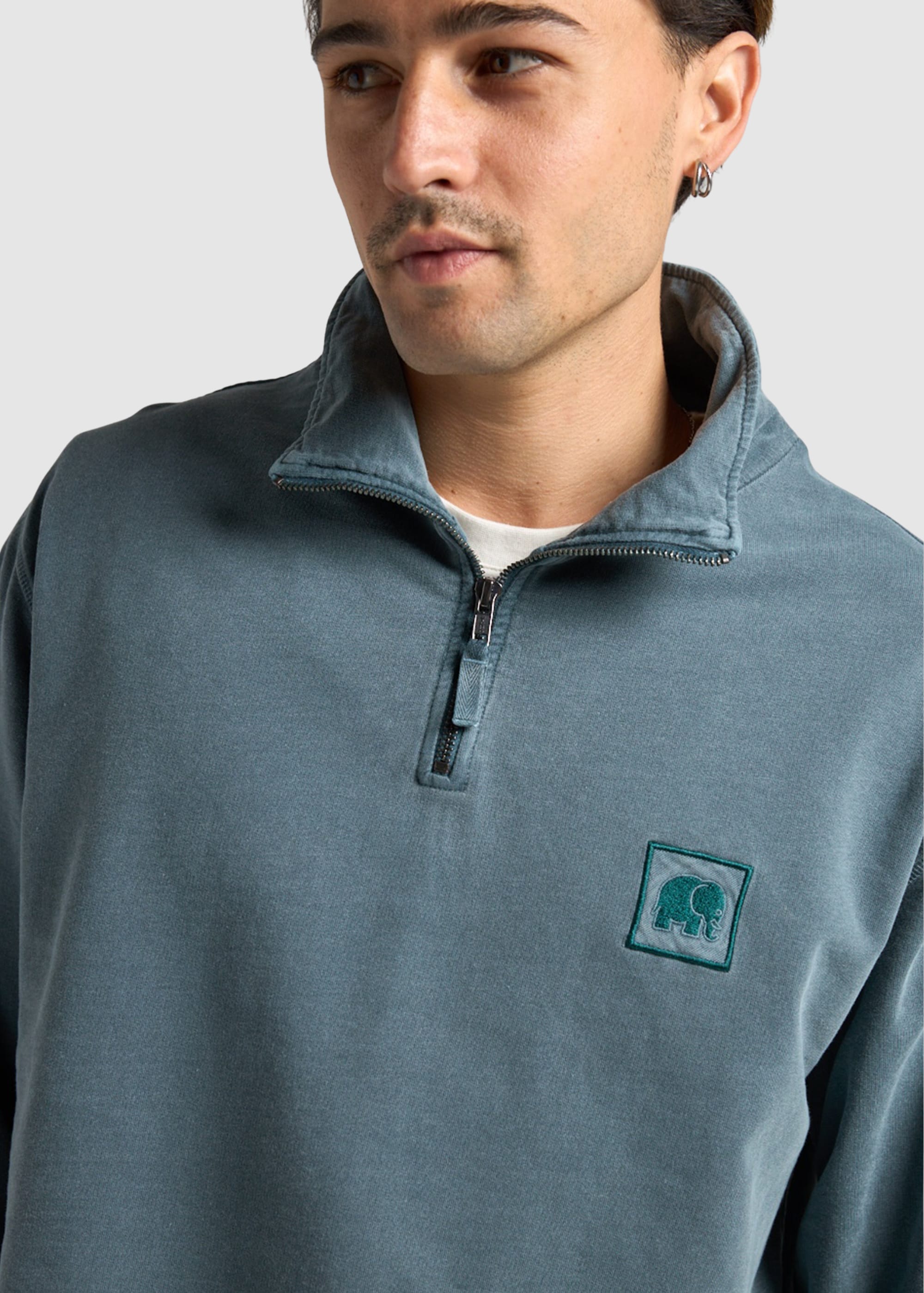 trendsplant-sauce-pigment-dyed-quarter-zip-sweater-elm-green-2.jpeg Sauce Pigment Dyed Quarter Zip Sweater Elm Green