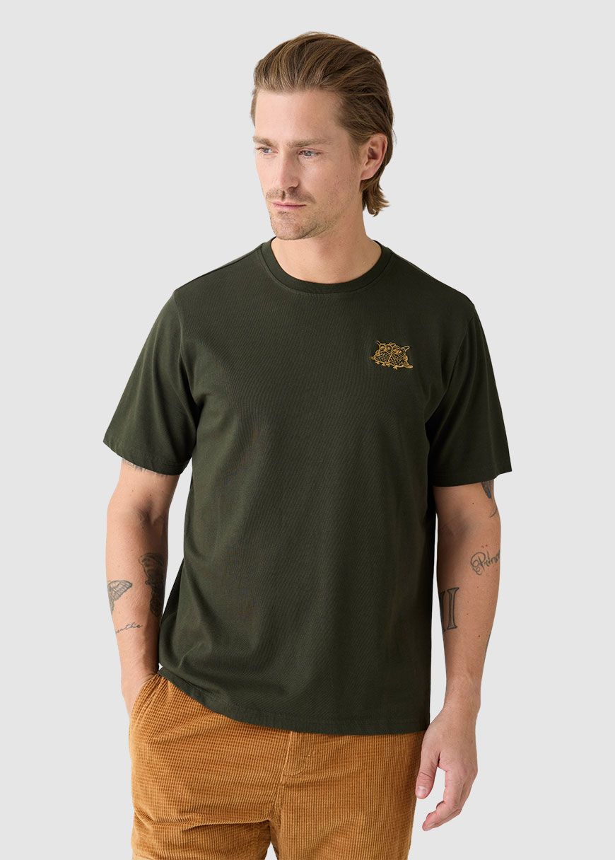 knowledge_cotton_apparel_chest_embroidery_t_shirt_AW_25_KCA_1010151_1090_Forrest_Night_1_7bb6879f62 Chest Embroidery T-Shirt