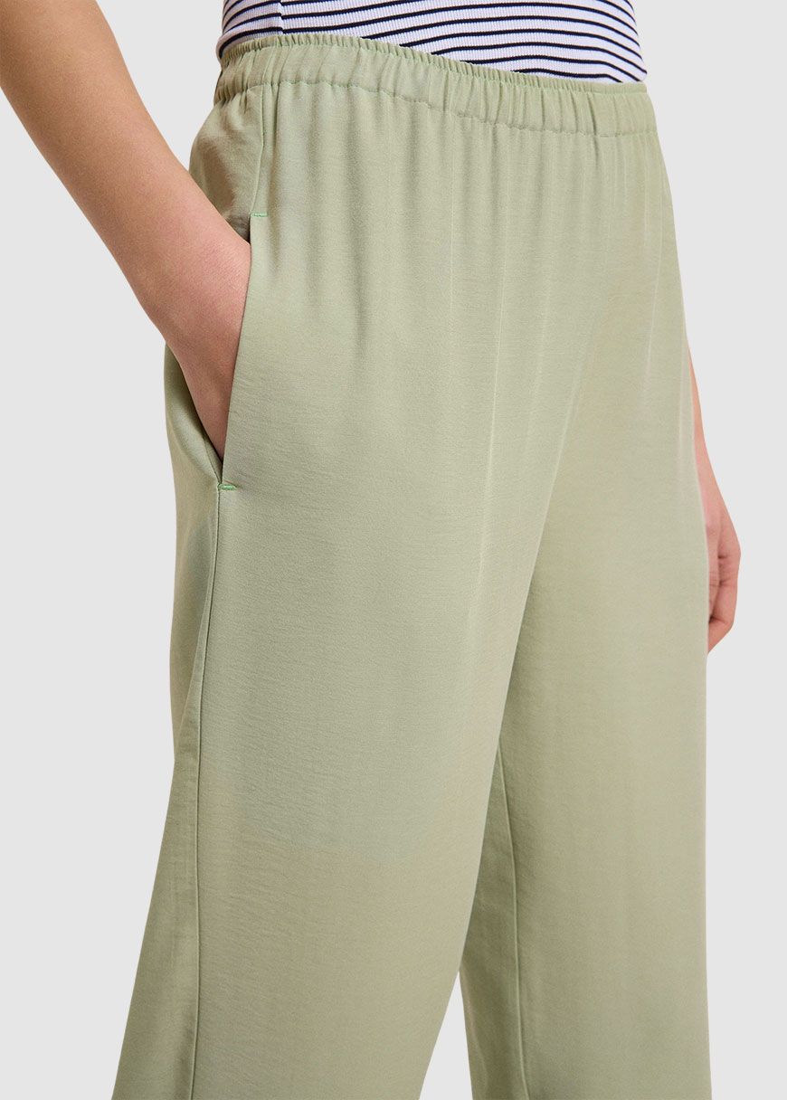 Hose mit weitem Bein Hose mit weitem Bein