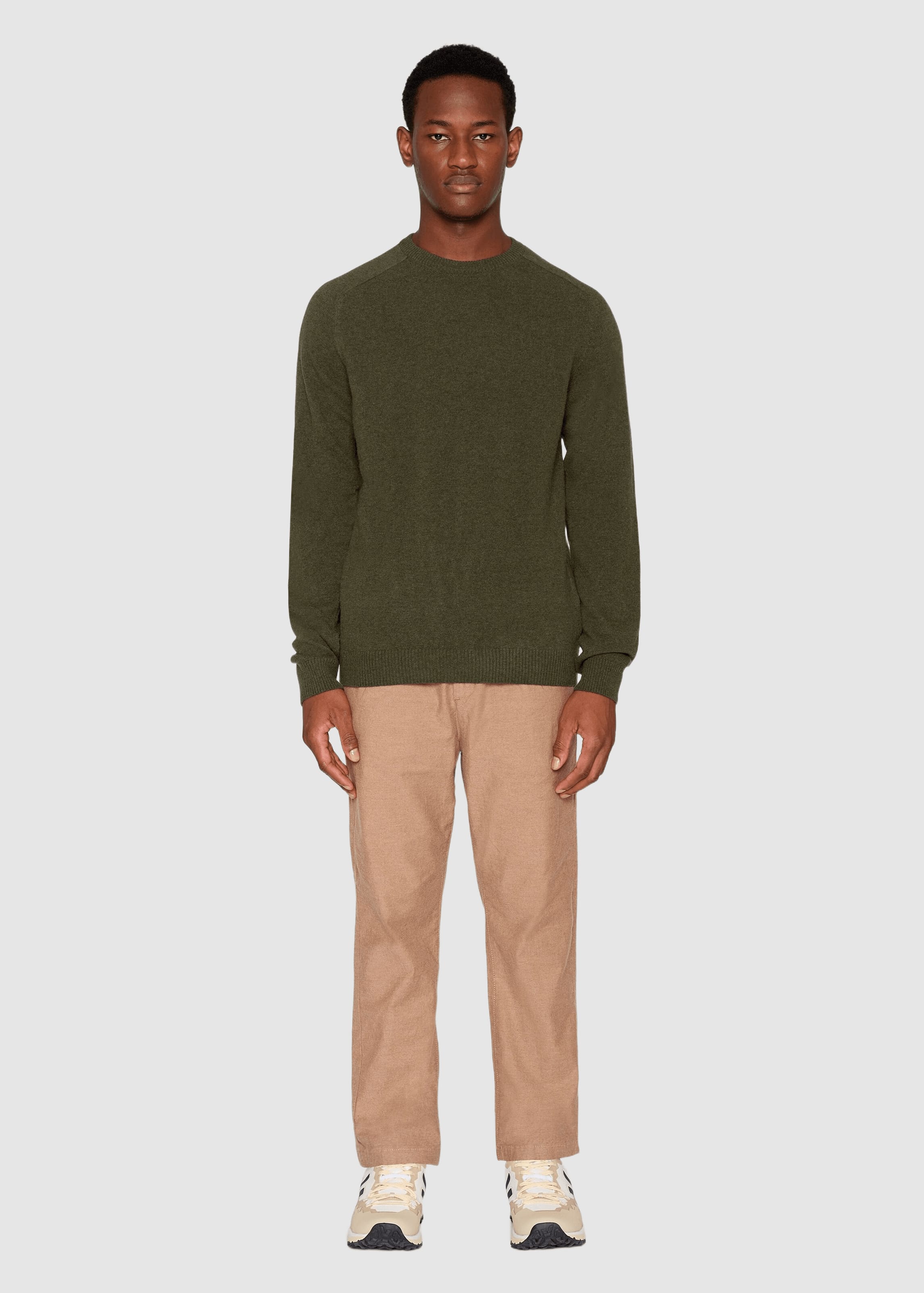 knowledge-cotton-apparel-lambswool-crew-neck-forrest-night-3.jpeg Lambswool Crew Neck Forrest Night