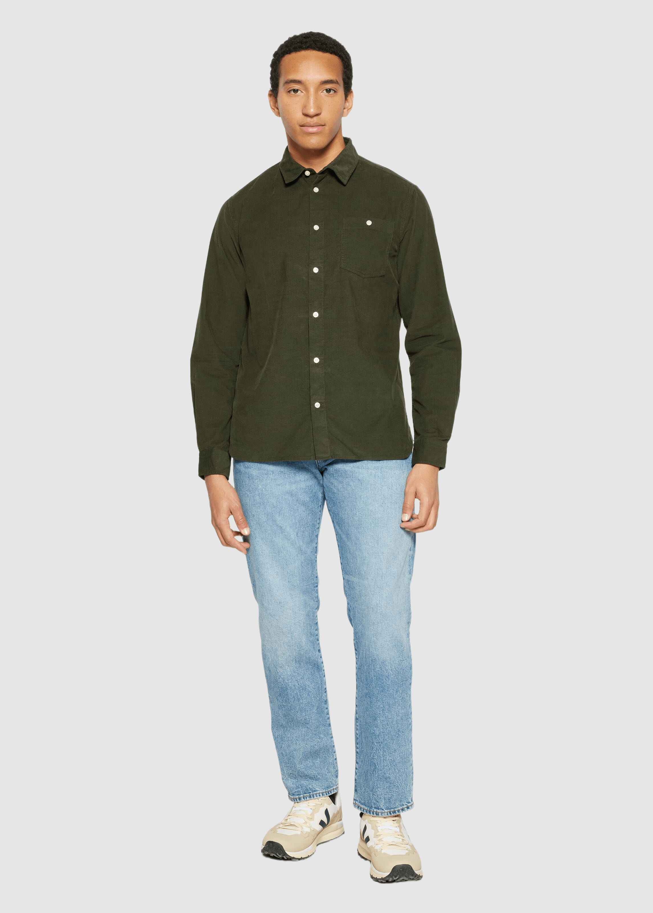 knowledge-cotton-apparel-dune-regular-corduroy-shirt-forrest-night-3.jpeg Dune Regular Corduroy Shirt Forrest Night
