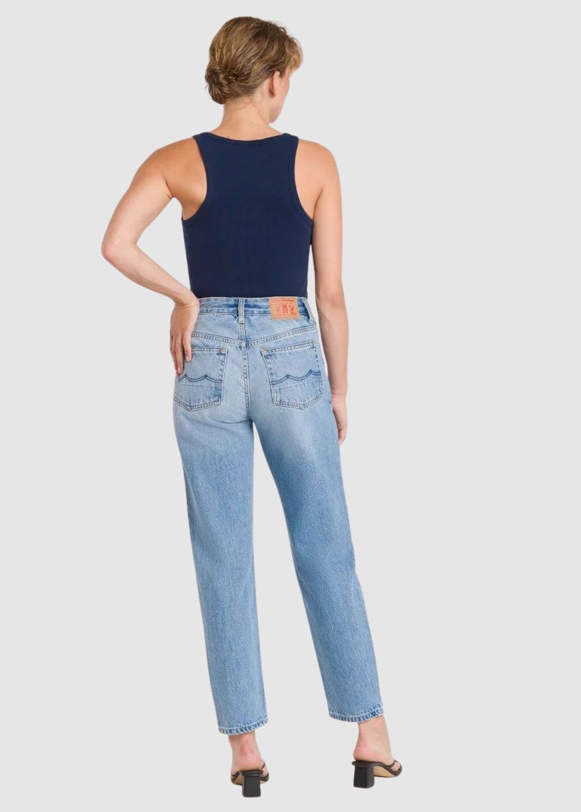 Caroline Cropped