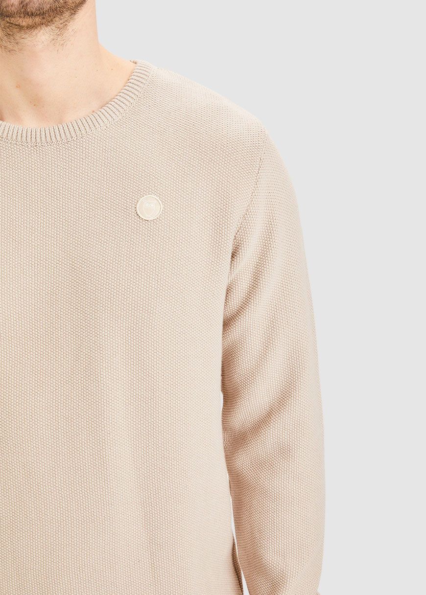 Field Pique Badge Knit O-Neck