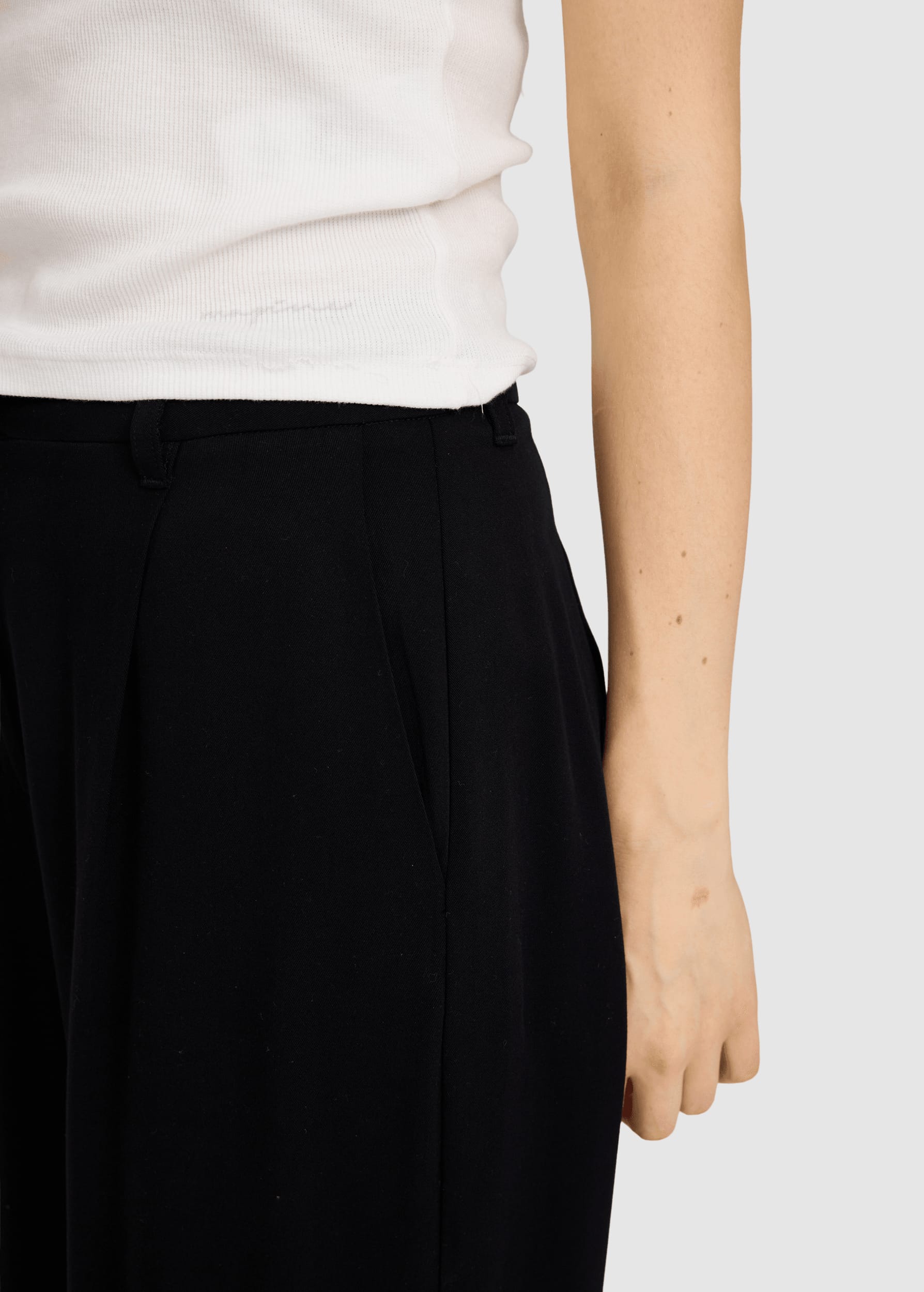 Pleated Viscose Pants Black