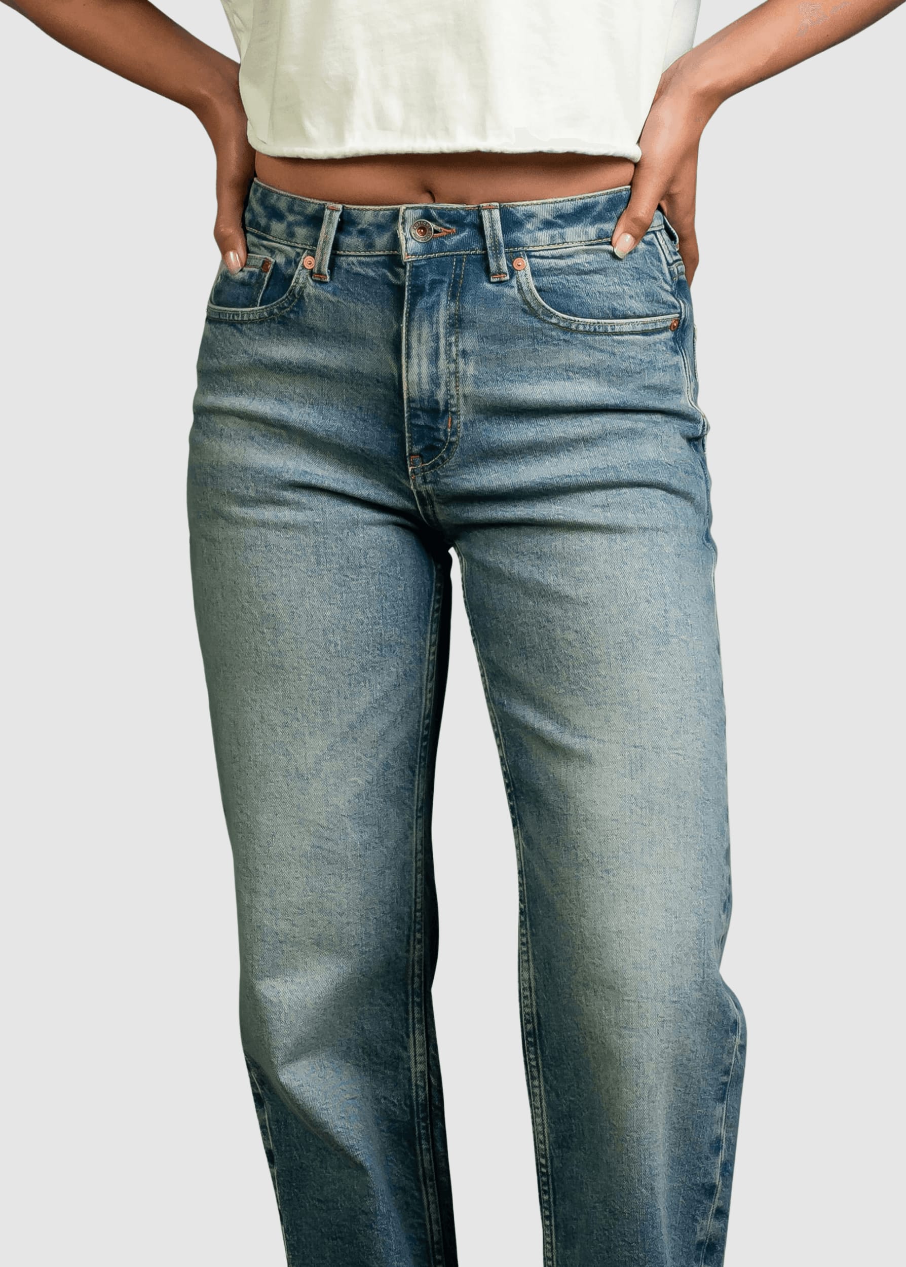 kuyichi-izabella-straight-smoked-indigo-7.jpeg Izabella Straight Smoked Indigo