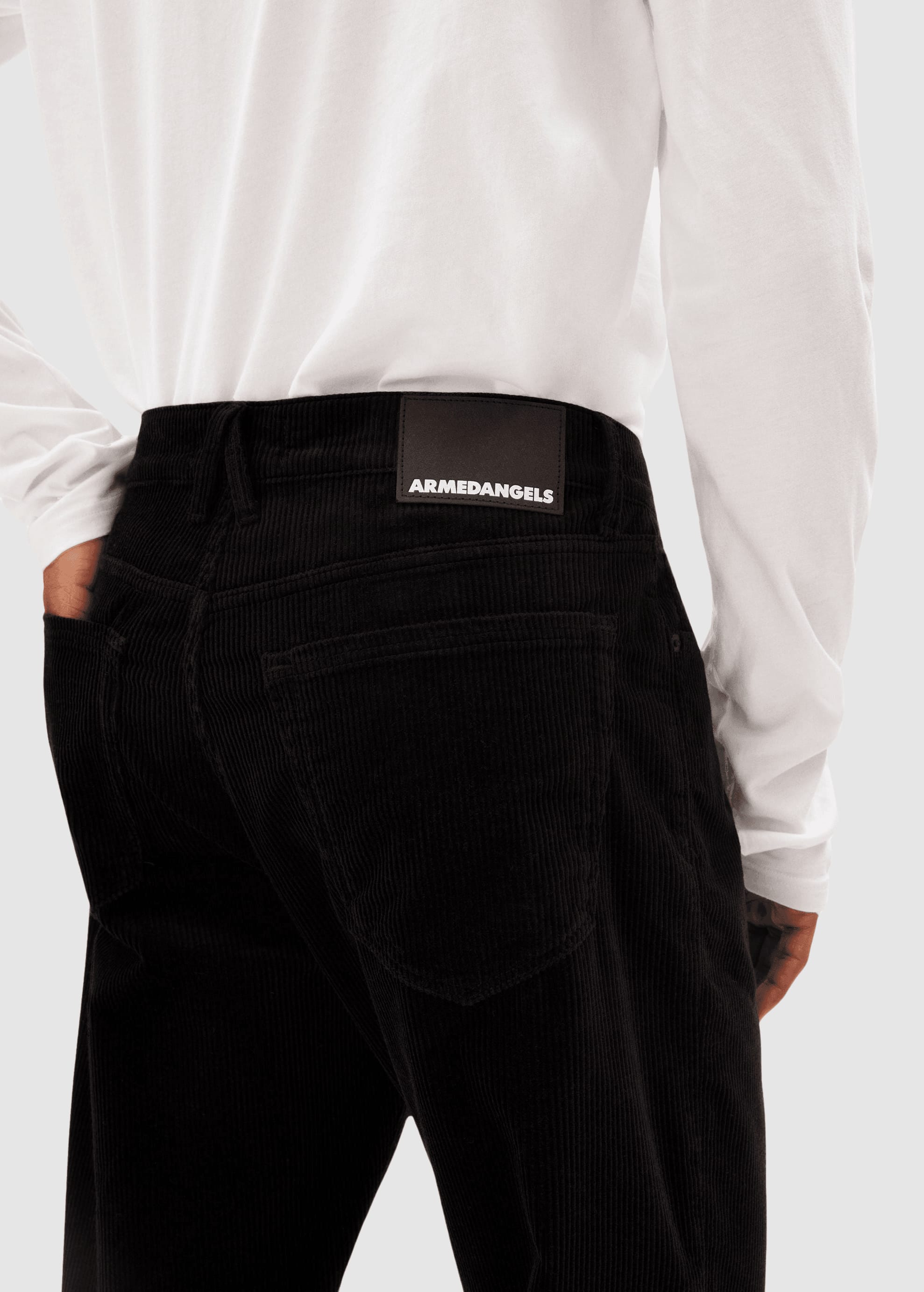 armedangels-maakx-relaxed-corduroy-pant-black-3.jpeg Maakx Relaxed Corduroy Pant Black
