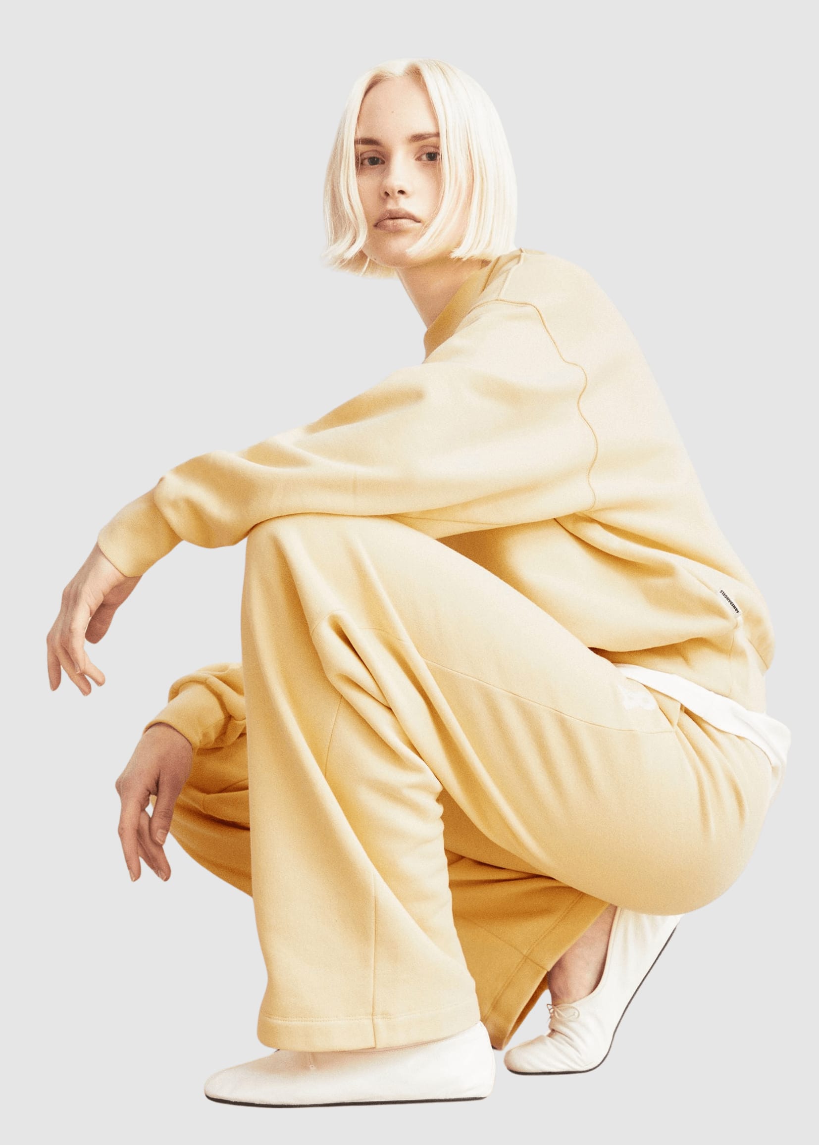 armedangels-iconic-alizaa-sweat-golden-hay-4.jpeg Iconic Å Alizaa Sweat Golden Hay