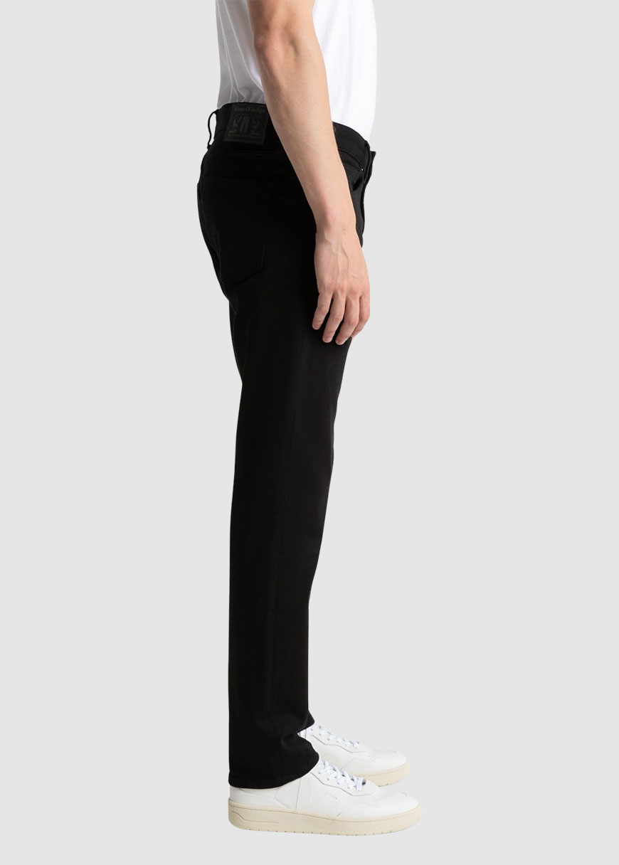 kings-of-indigo-ryan-AW24-KOI-K111151401-Stay-Black-Rinse-2.jpg Ryan