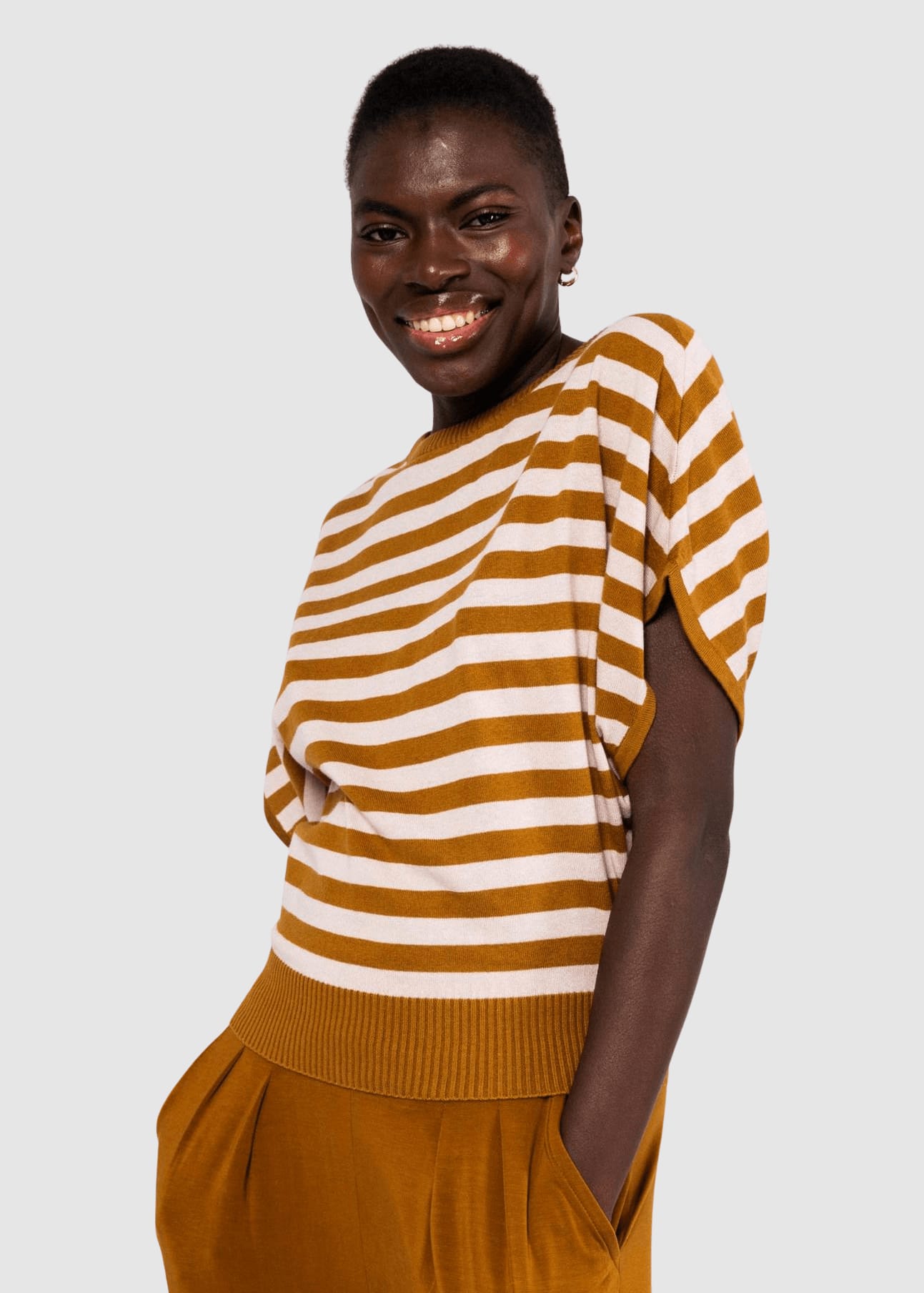 Picnic Friend Chic Knit Stripe Brown