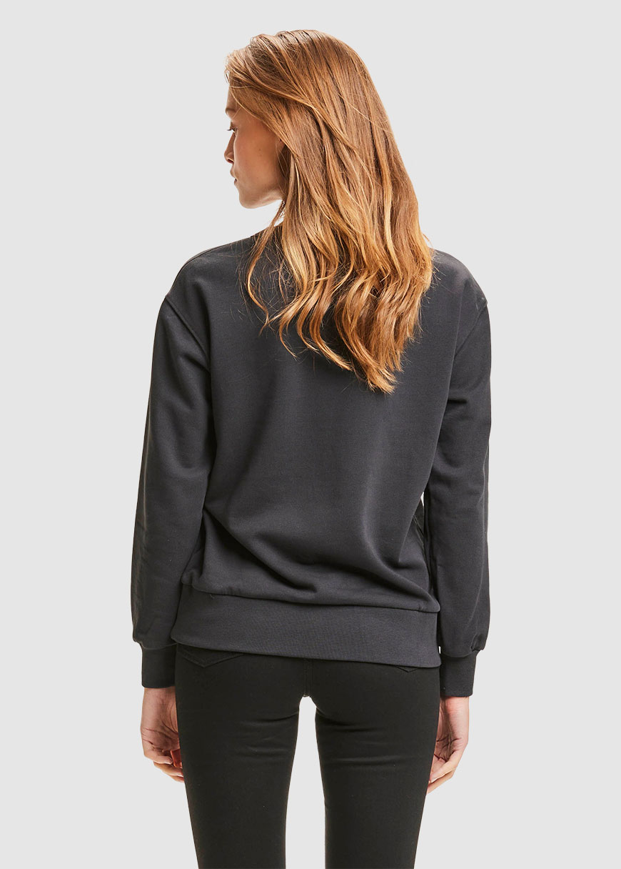 Daphne Basic Badge Sweat Daphne Basic Badge Sweat