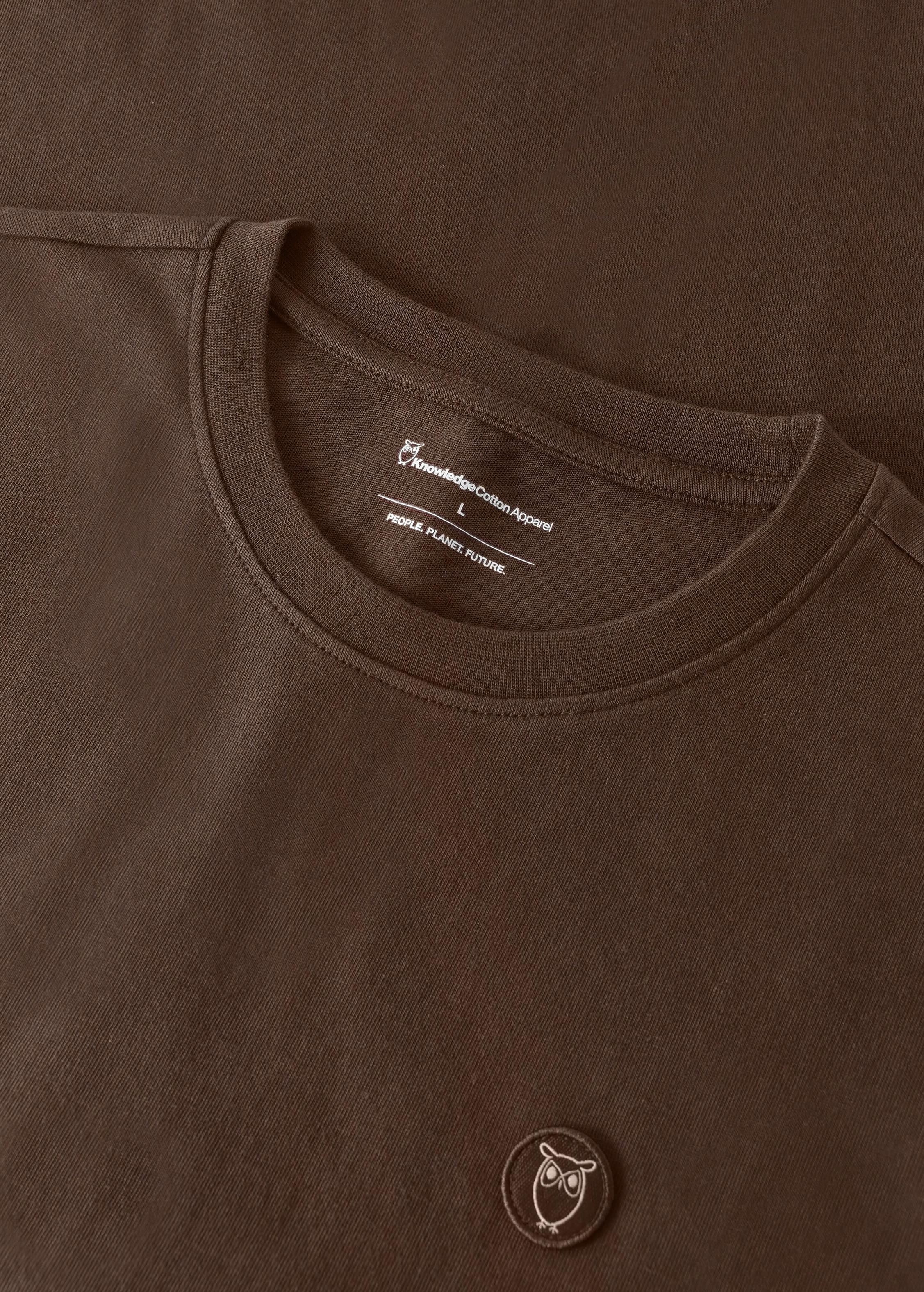 Badge T-Shirt Shaved Chocolate