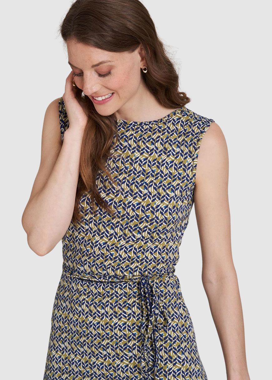 Kleid mit Bindegürtel Kleid mit Bindegürtel