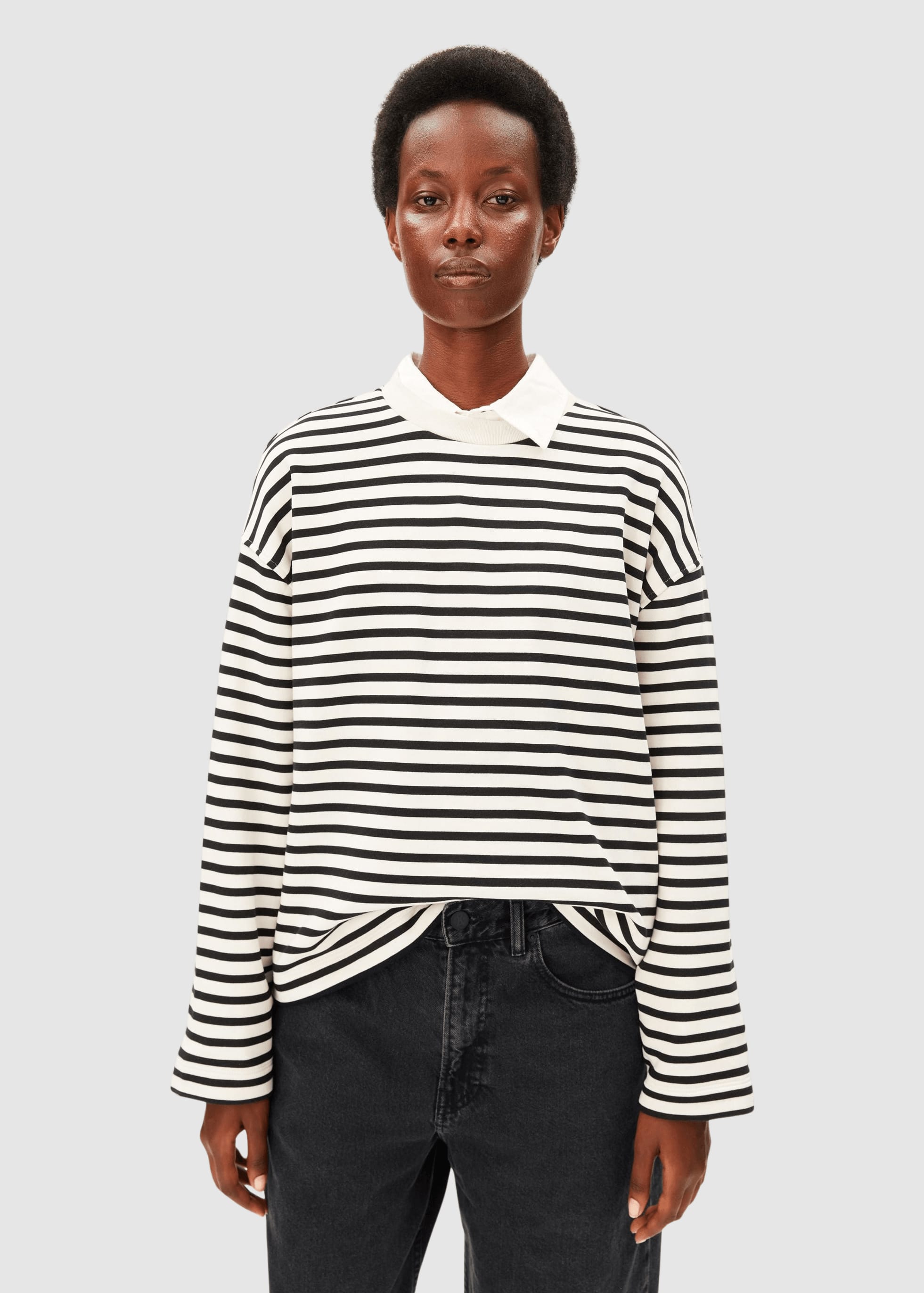 armedangels-frankaa-maarlen-stripe-sweat-undyed-black-1.jpeg Frankaa Maarlen Stripe Sweat Undyed Black