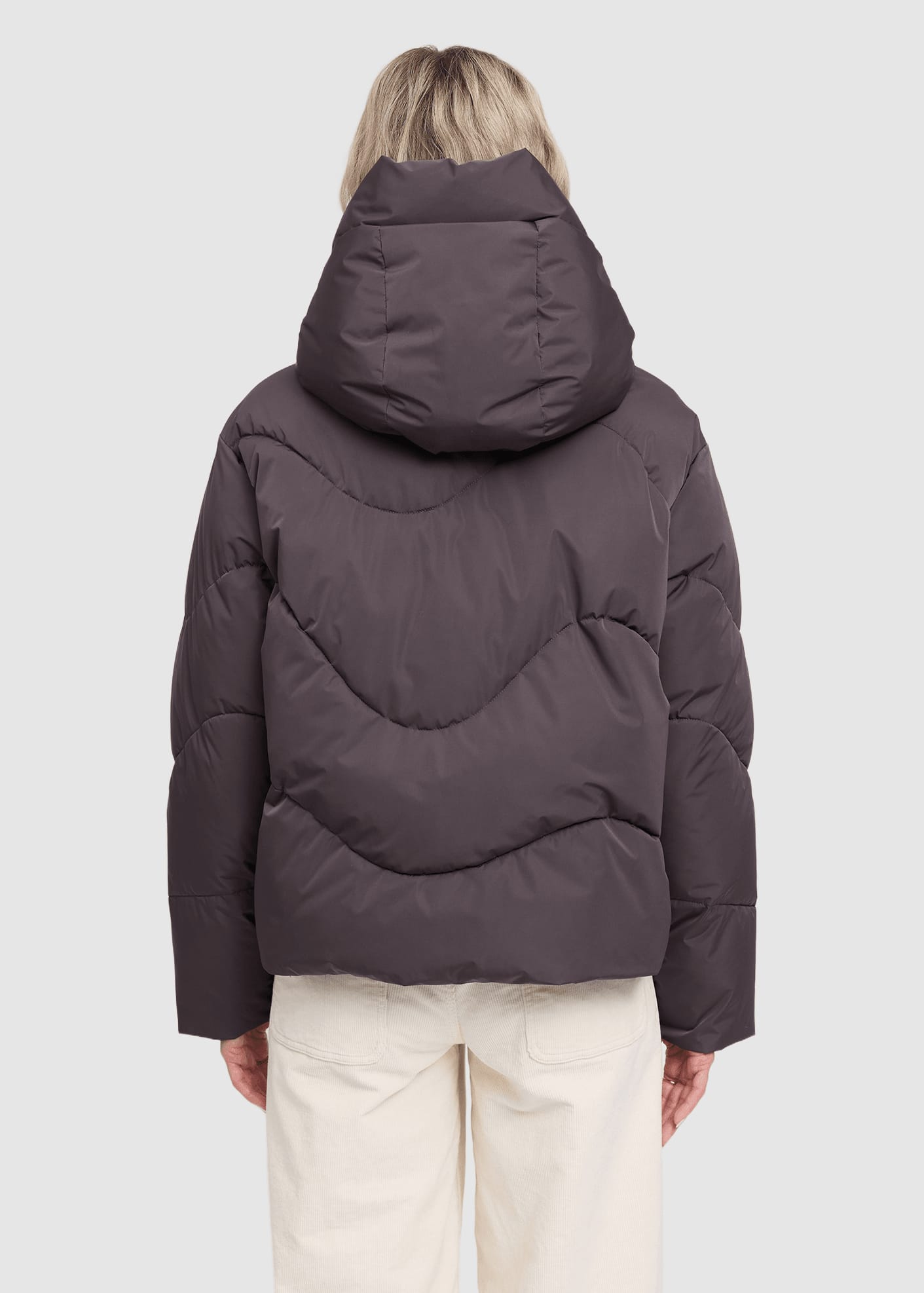 mazine-waves-quilt-short-puffer-jacket-eggplant-2.jpeg Waves Quilt Short Puffer Jacket Eggplant