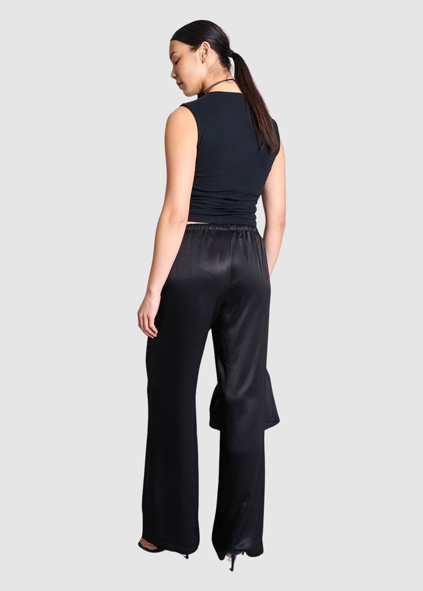 jan_n_june_fris_AW_25_JJ_8348_Black_3_76d0b52958 Fris