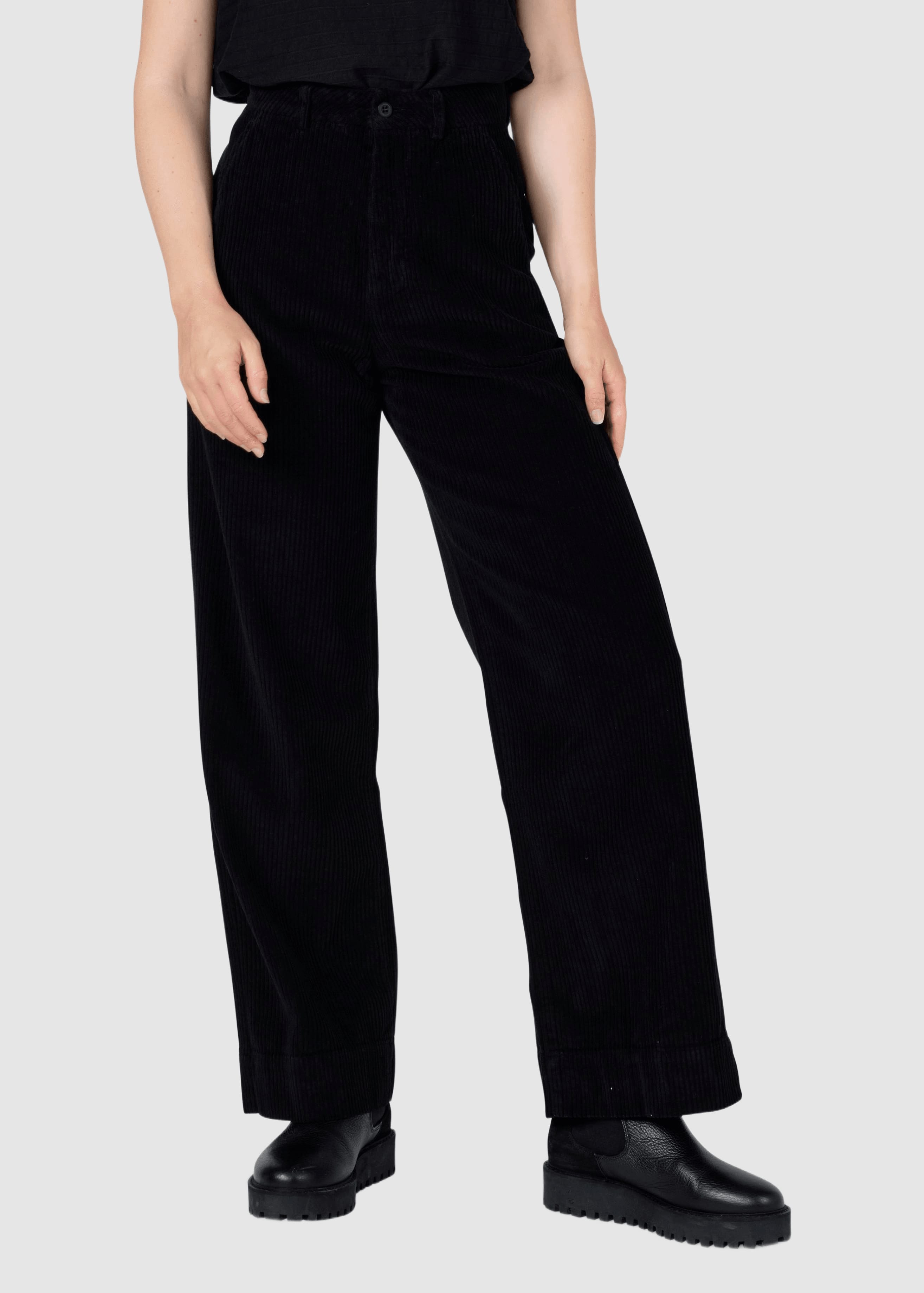 klitm-ller-collective-lydia-jumbo-corduroy-pants-black-1.jpeg Lydia Jumbo Corduroy Pants Black