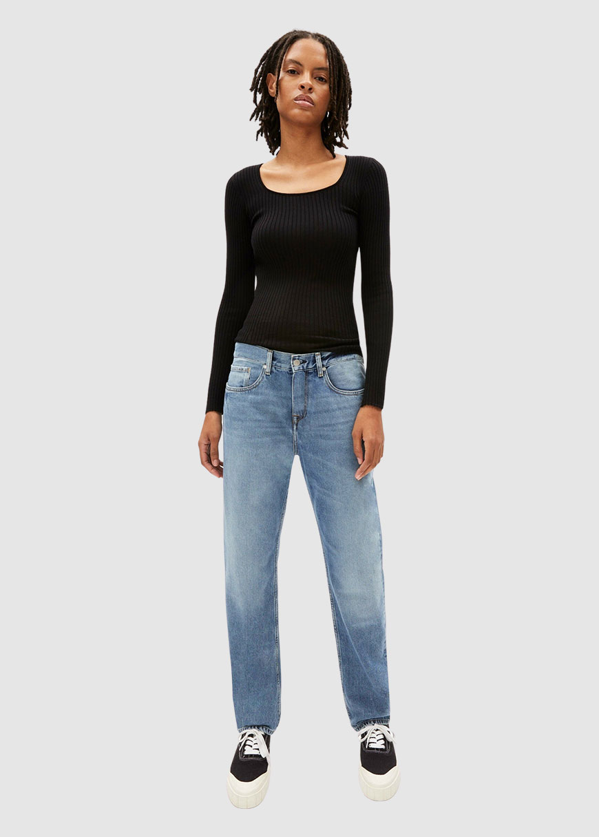 Alaania Crewneck Alaania Crewneck