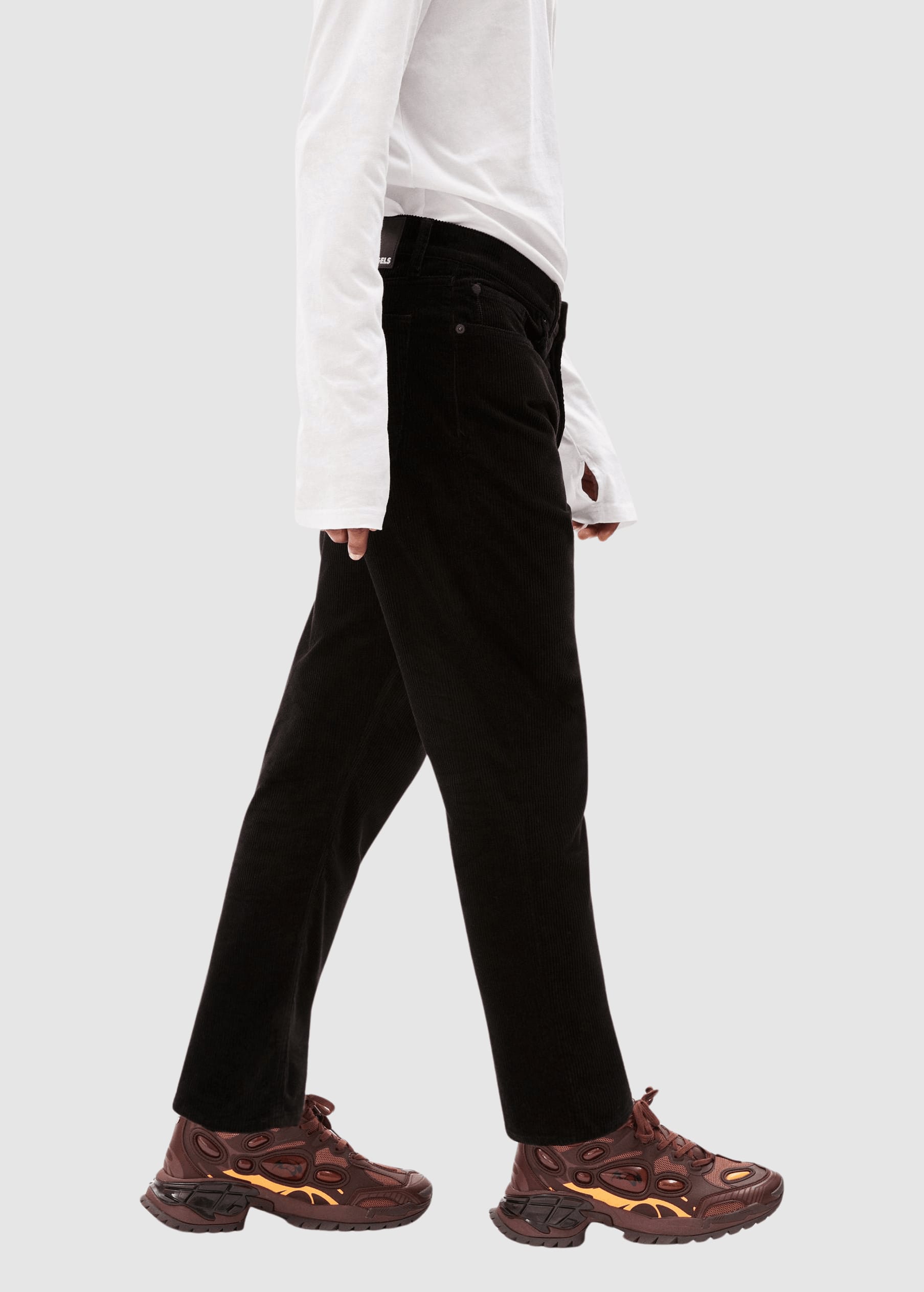 armedangels-maakx-relaxed-corduroy-pant-black-5.jpeg Maakx Relaxed Corduroy Pant Black