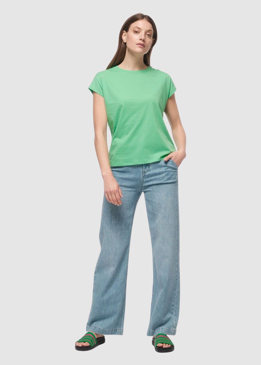 Shirt mit überschnittener Schulter Shirt mit überschnittener Schulter