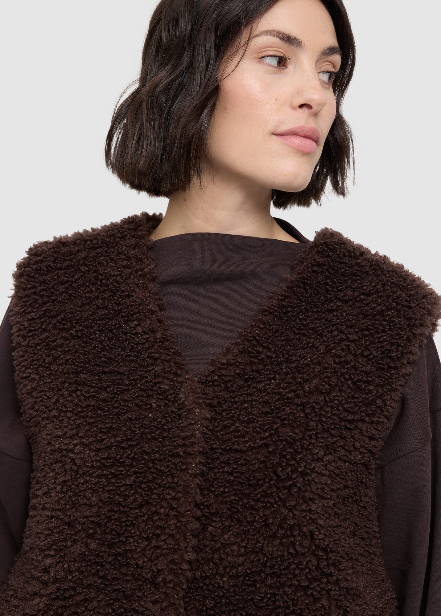 mazine-faux-fur-vest-black-coffee-5.jpeg Faux-Fur Vest Black Coffee