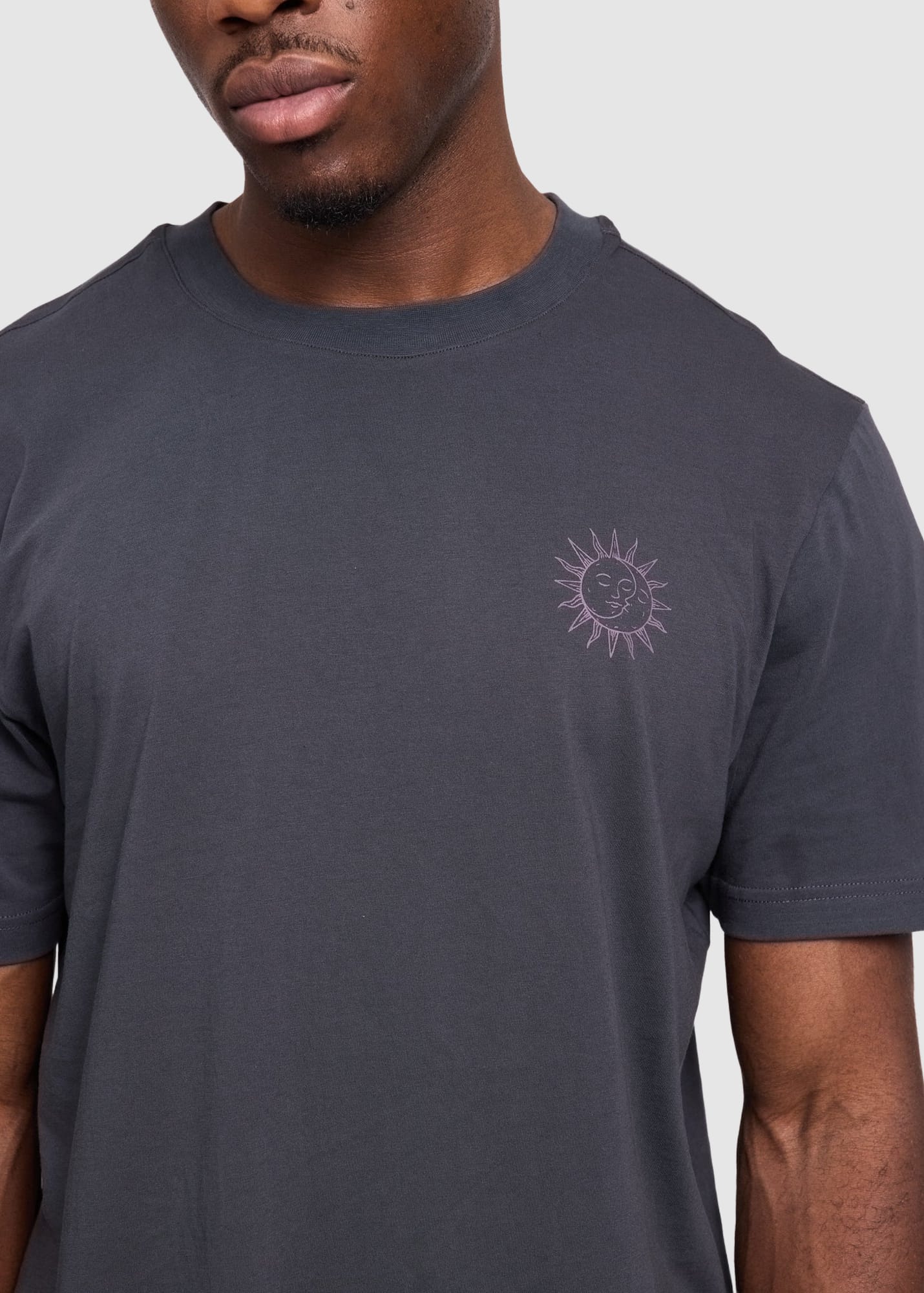 mazine-chest-print-t-shirt-obsidian-5.jpeg Chest Print T-Shirt Obsidian