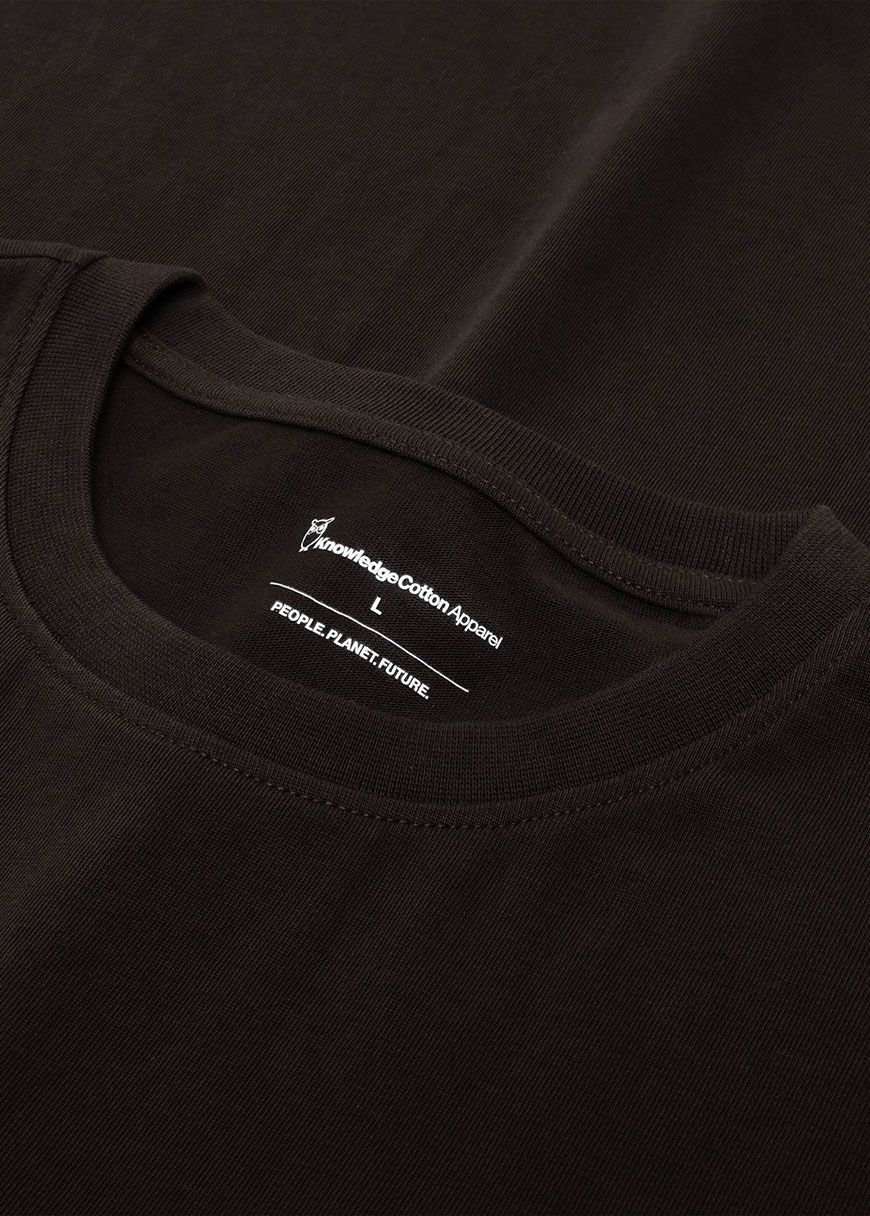 knowledge_cotton_apparel_loke_badge_tee_AW_25_KCA_1010605_1487_Chocolate_Torte_3_ce3d44f5f0 Loke Badge Tee