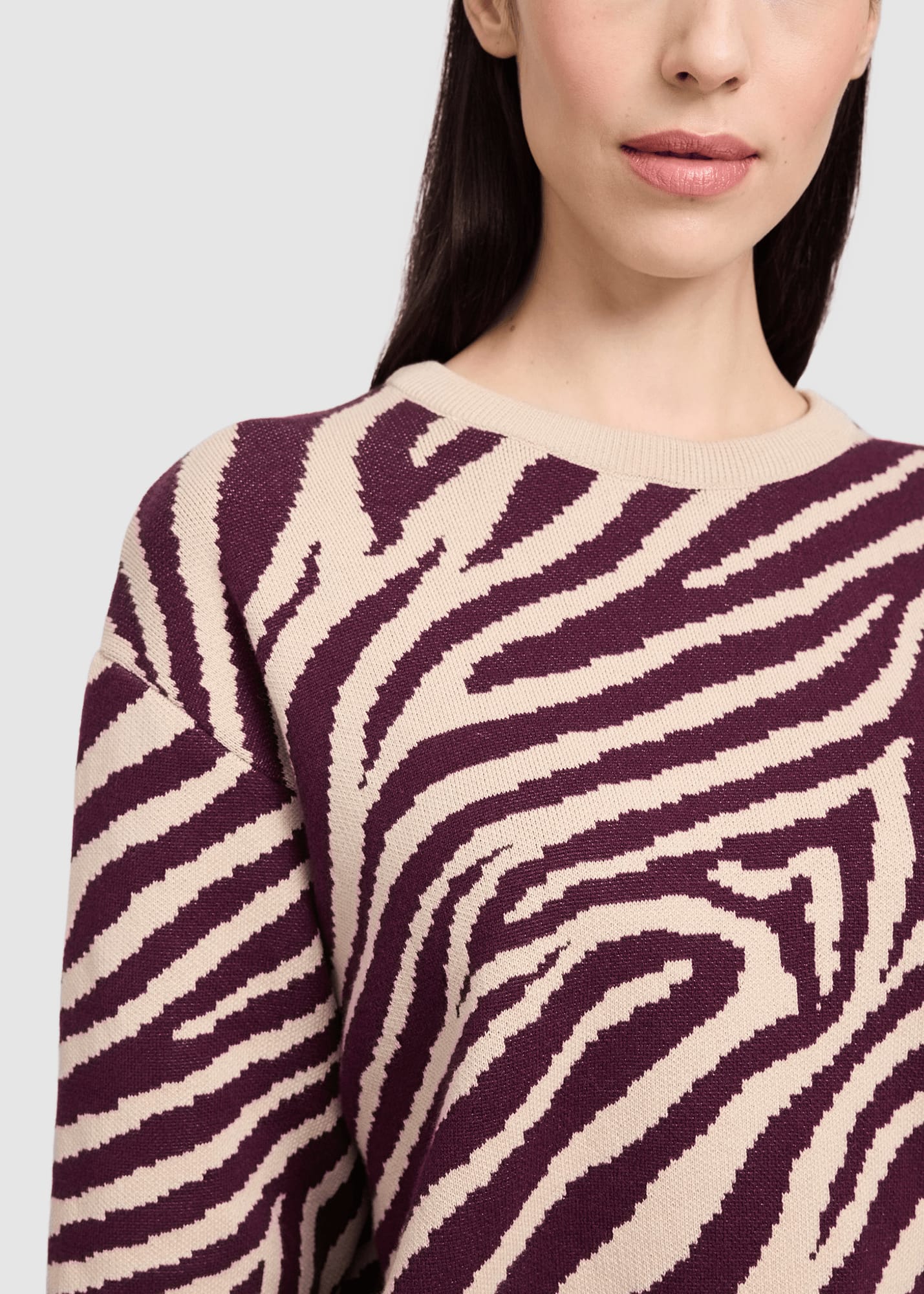 mazine-zebra-jacquard-knit-jumper-light-beige-burgundy-5.jpeg Zebra Jacquard Knit Jumper Light Beige Burgundy