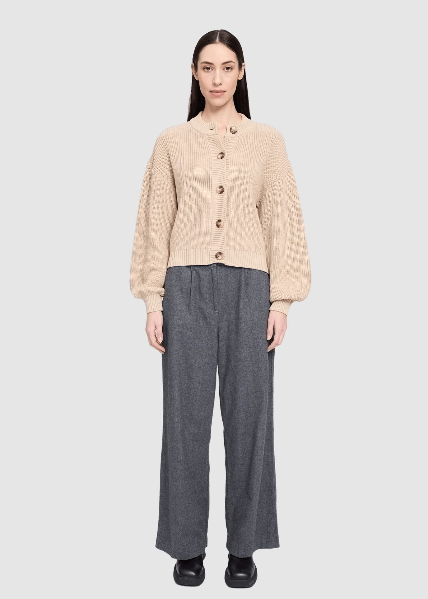 mazine-crew-neck-knit-cardigan-light-beige-3.jpeg Crew Neck Knit Cardigan Light Beige