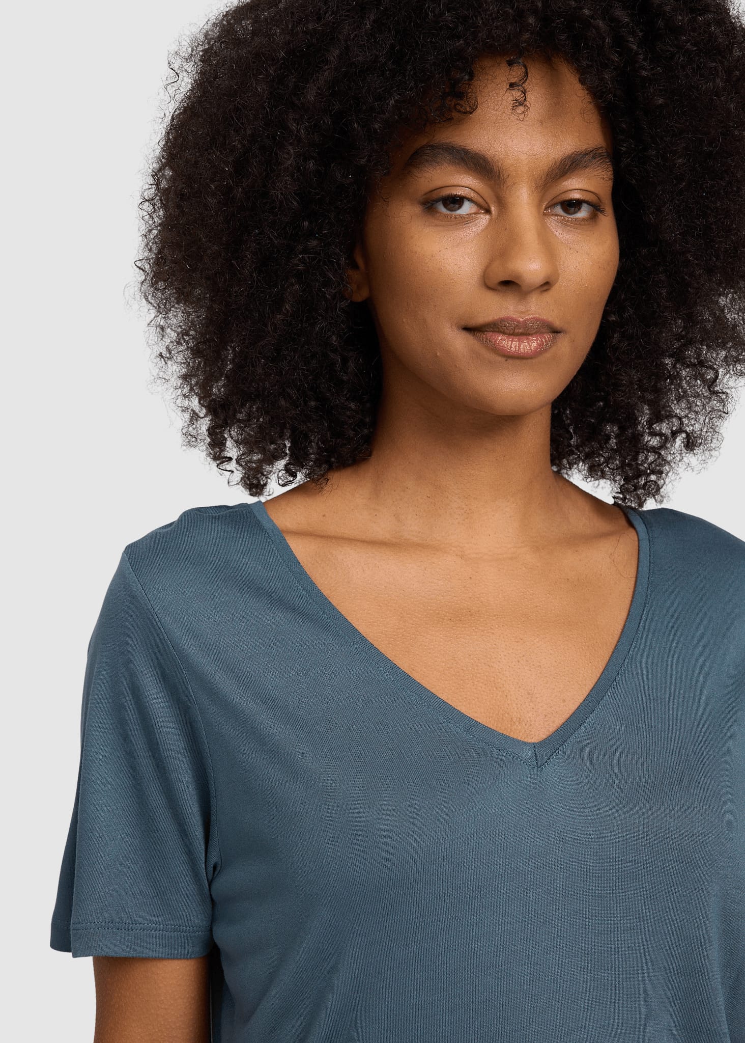 Ecovero Viscose V-Neck T-Shirt Steel Blue Ecovero Viscose V-Neck T-Shirt Steel Blue