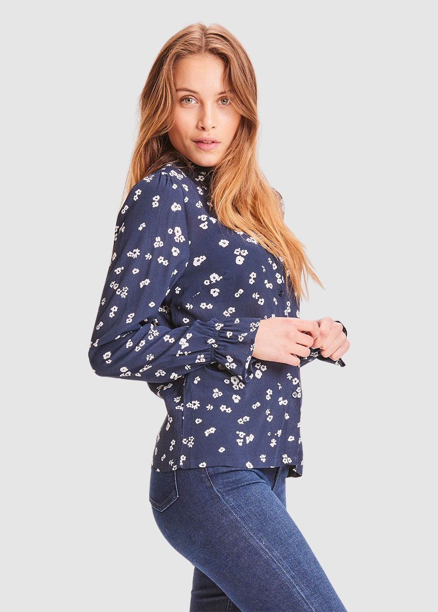 Veronica Reg Ruffle Flower Print Shirt LS Veronica Reg Ruffle Flower Print Shirt LS
