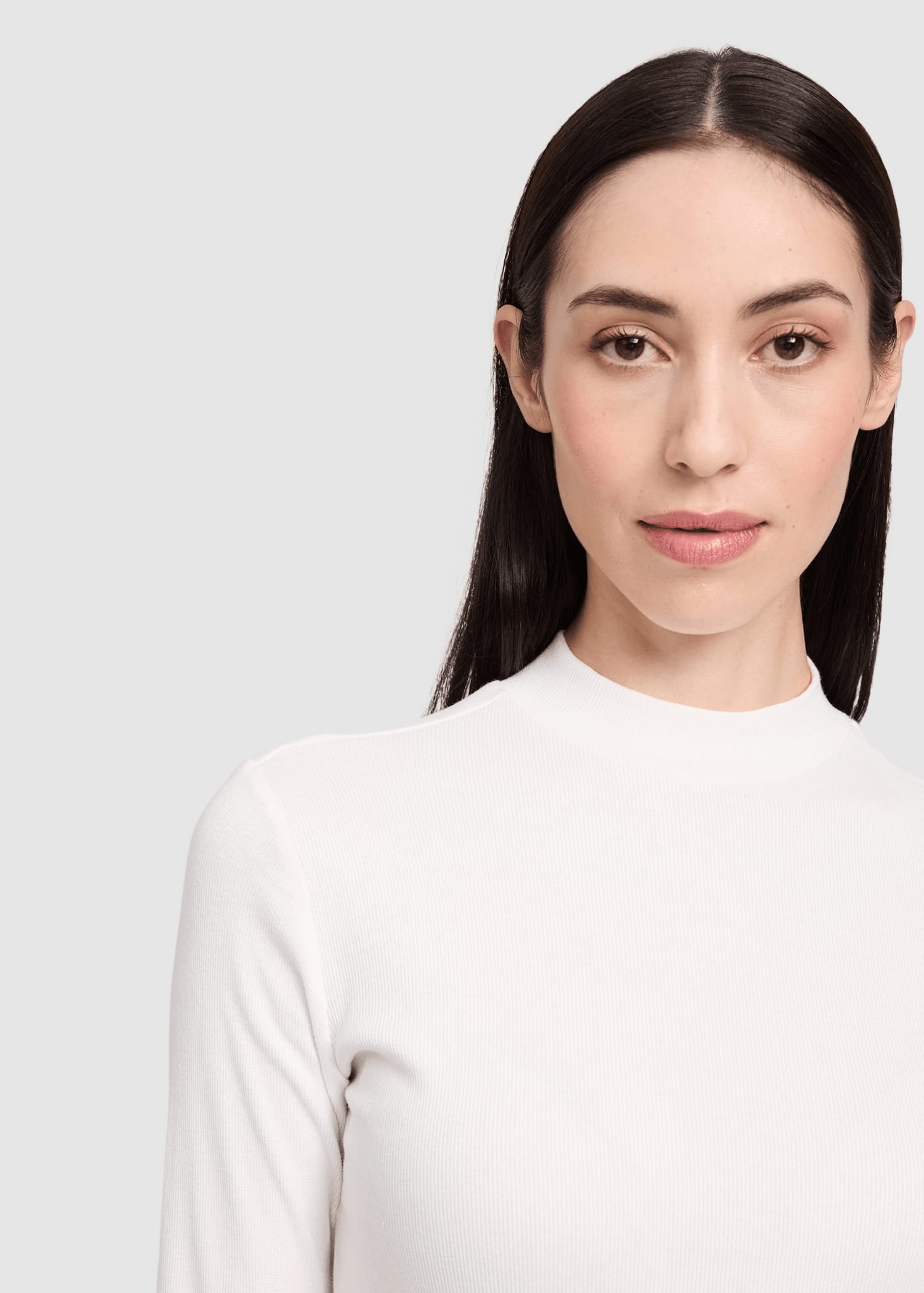 mazine-basic-turtleneck-longsleeve-offwhite-5.jpeg Basic Turtleneck Longsleeve Offwhite