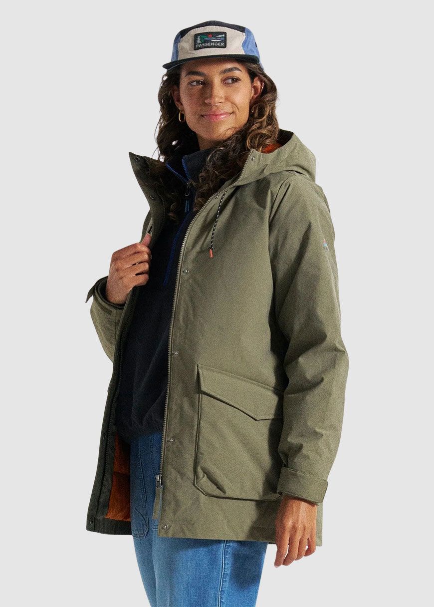 passenger_alaska_recycled_insulated_parka_AW_25_PAS_W_JC_EVMOQ_Dusty_Olive_9_8bc703e689 Alaska Recycled Insulated Parka